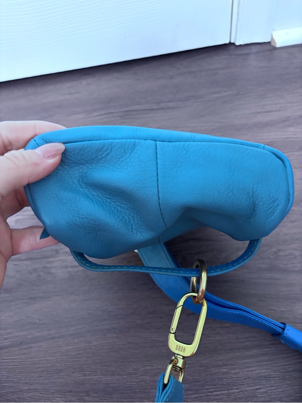 NWOT HOBO pebbled leather “Fern” sling bag in peacock blue - Picture 11 of 12